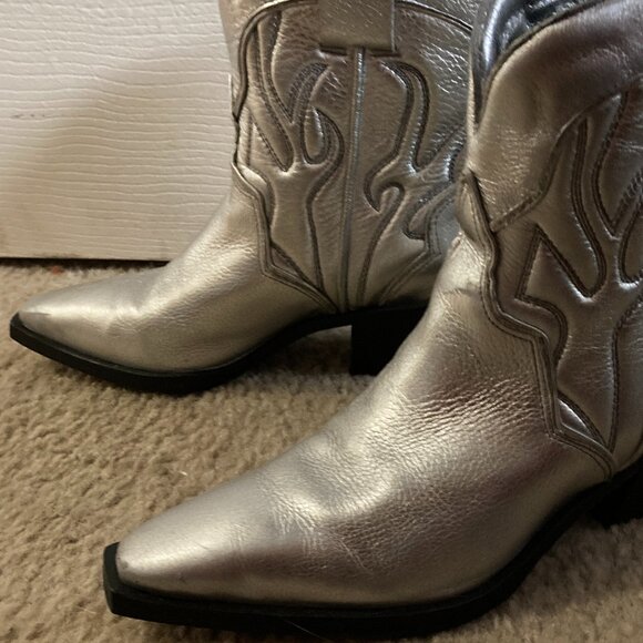 Otto Mini Western Boot - Reformation Cowboy Boots - TV Wardrobe - silver cowgirl - Picture 3 of 13